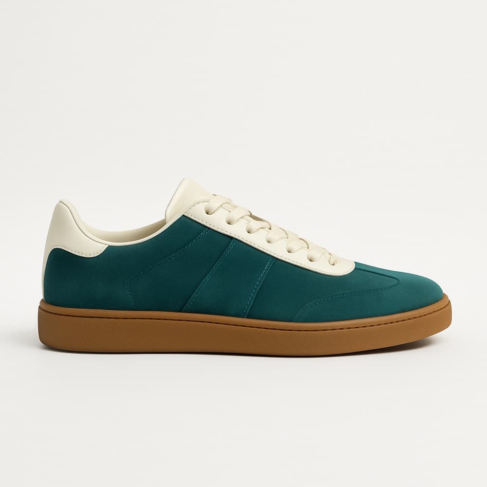 Low-Top Sneaker